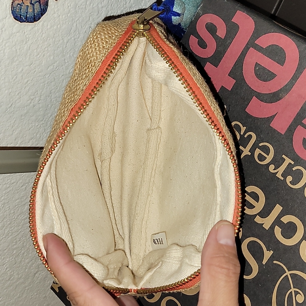 Feed pouch - Picture 4 of 4
